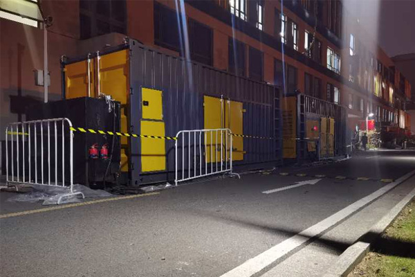 瑶海柴油发电机组的输出电压是如何调节的？