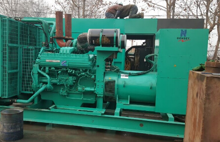 瑶海发电机组如何判断水冷式机油散热器内部是否需要清洗？